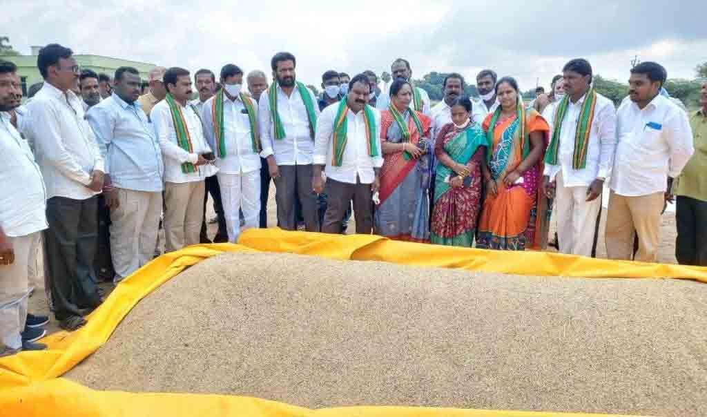 కార్పొరేట్‌ చేతుల్లోకి వ్యవసాయ రంగం