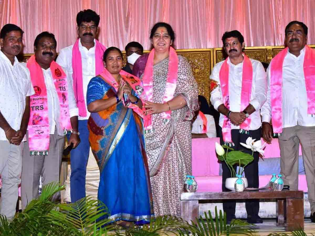 టీఆర్‌ఎస్‌లో చేరిన ఉప్పరపల్లి ఎంపీటీసీ