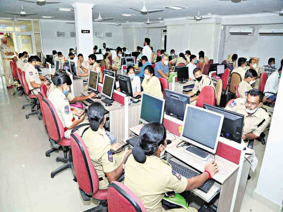 WhatsApp : వాట్సాప్‌తో స‌త్వ‌ర‌మే బాధిత మ‌హిళ‌లను చేరుకుంటున్న‌ పోలీసులు