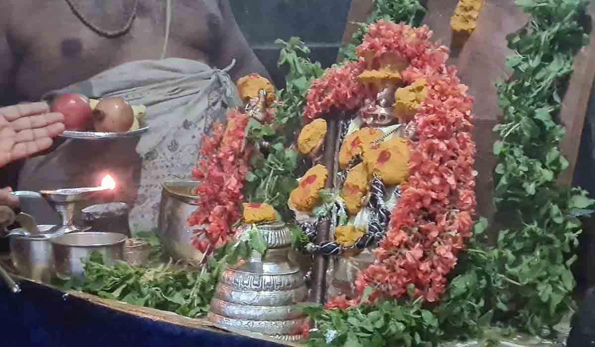 Yadadri | భక్తులకు పుష్పాలంకరణ సేవ దర్శనం..