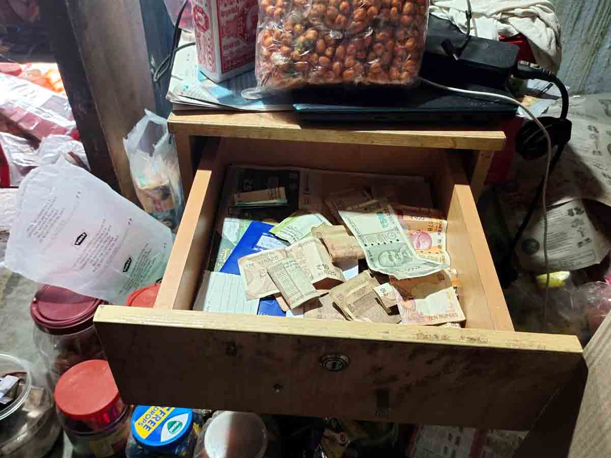 Crime : పోలీసు స్టేషన్‌కు కూతవేటు దూరంలోనే..