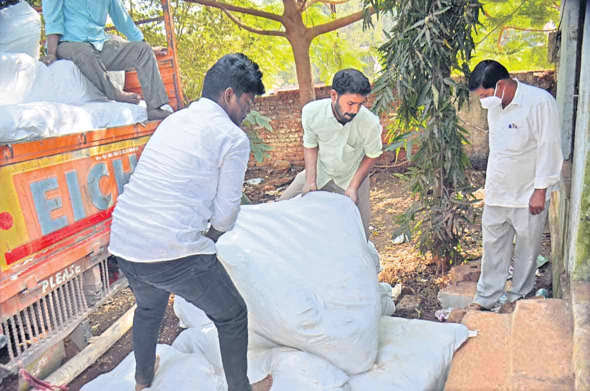 క్రిస్టియన్‌ కానుకలొచ్చాయ్