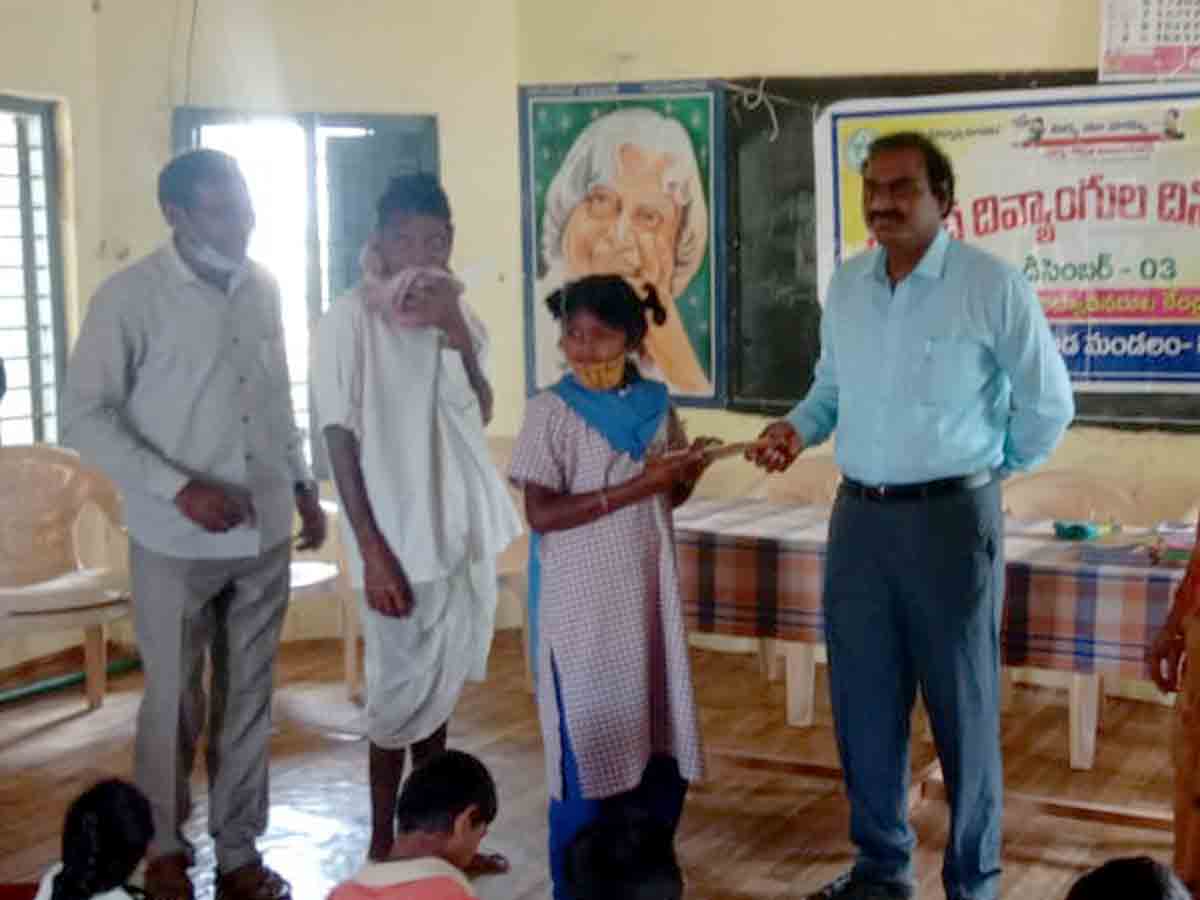 Rangareddy : విద్యార్థులకు నాణ్యమైన విద్యను అందించాలి.. డీఈఓ సుషిందర్‌