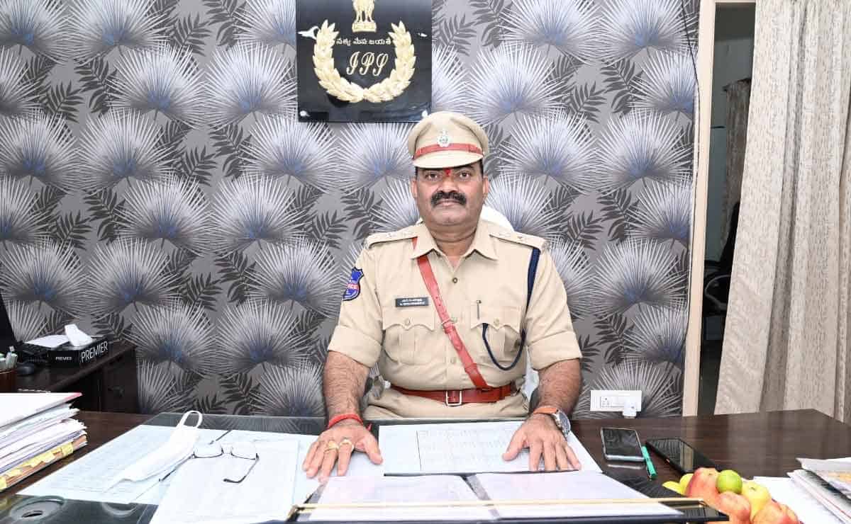 అక్రమార్కులపై ఉక్కుపాదం