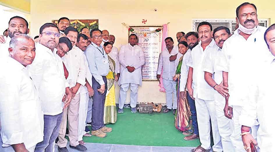 దేశం గర్వపడేలా అడుగులు వేయాలి