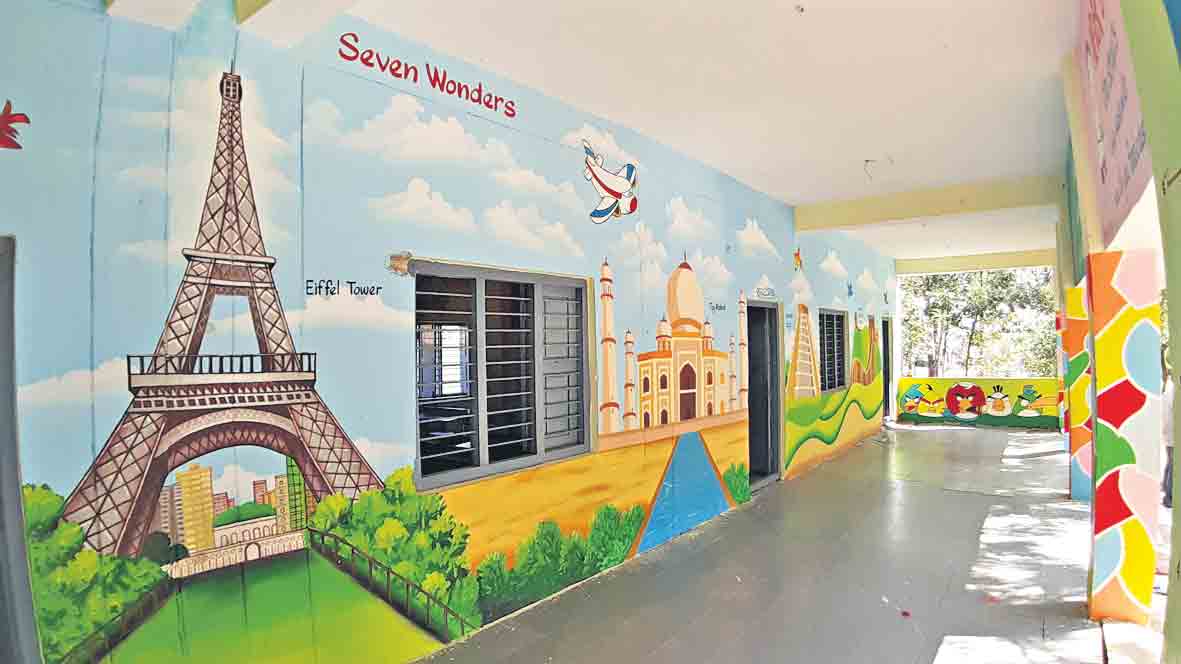 సర్కారు బడిలో…‘చిత్ర’మైన బోధన