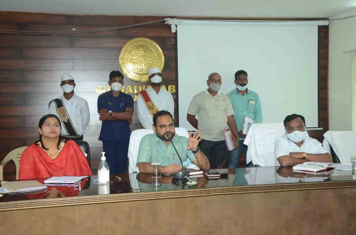 ఉద్యోగులందరూ టీకాలు తీసుకోవాలి