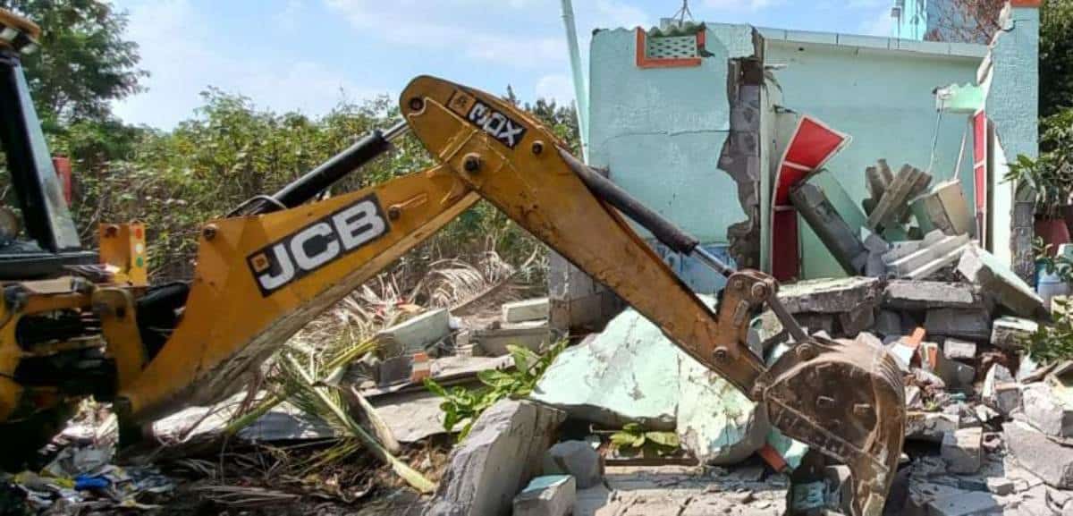 Illegal structure | ప్రభుత్వ భూమిలో వెలసిన అక్రమ నిర్మాణం కూల్చివేత