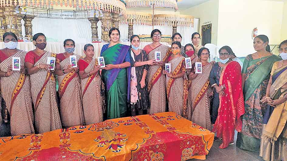 పిల్లలకు పౌష్టికాహారం అందజేయాలి