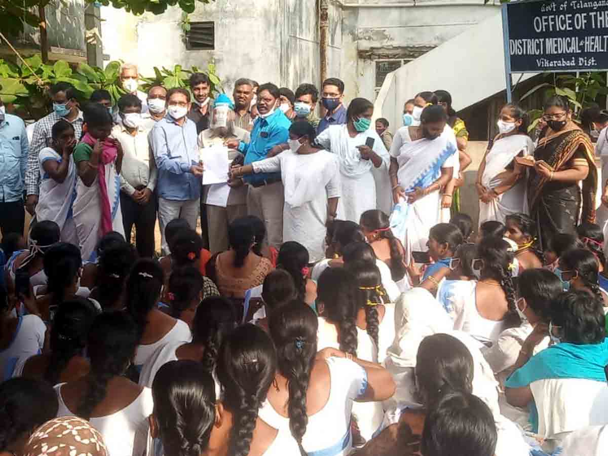 Vikarabad : ఏఎన్‌ఎం, ఆశవర్కర్ల సమస్యలు పరిష్కరించాలని వినతి