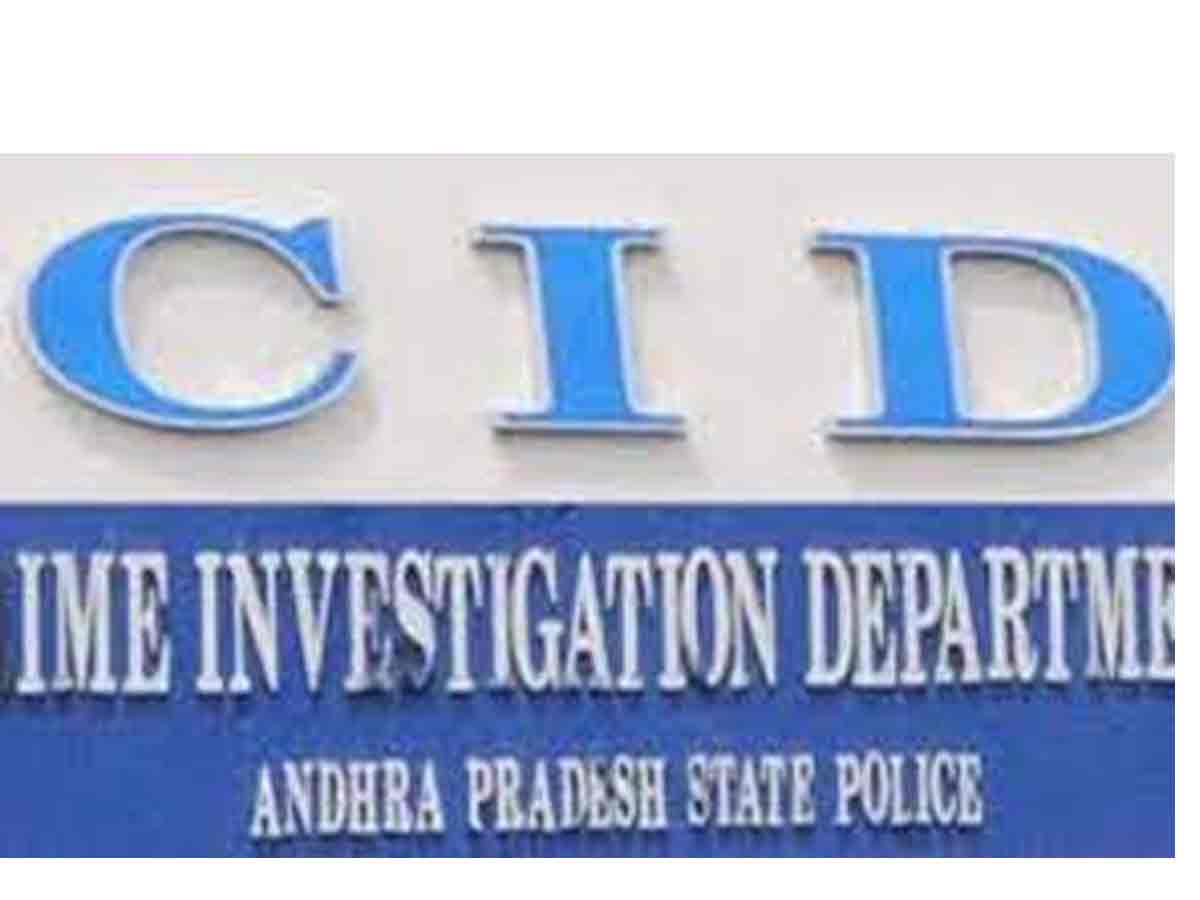 మాజీ ఐఏఎస్‌ అధికారి లక్ష్మీనారాయణ ఇంట్లో ఏపీ సీఐడీ సోదాలు..