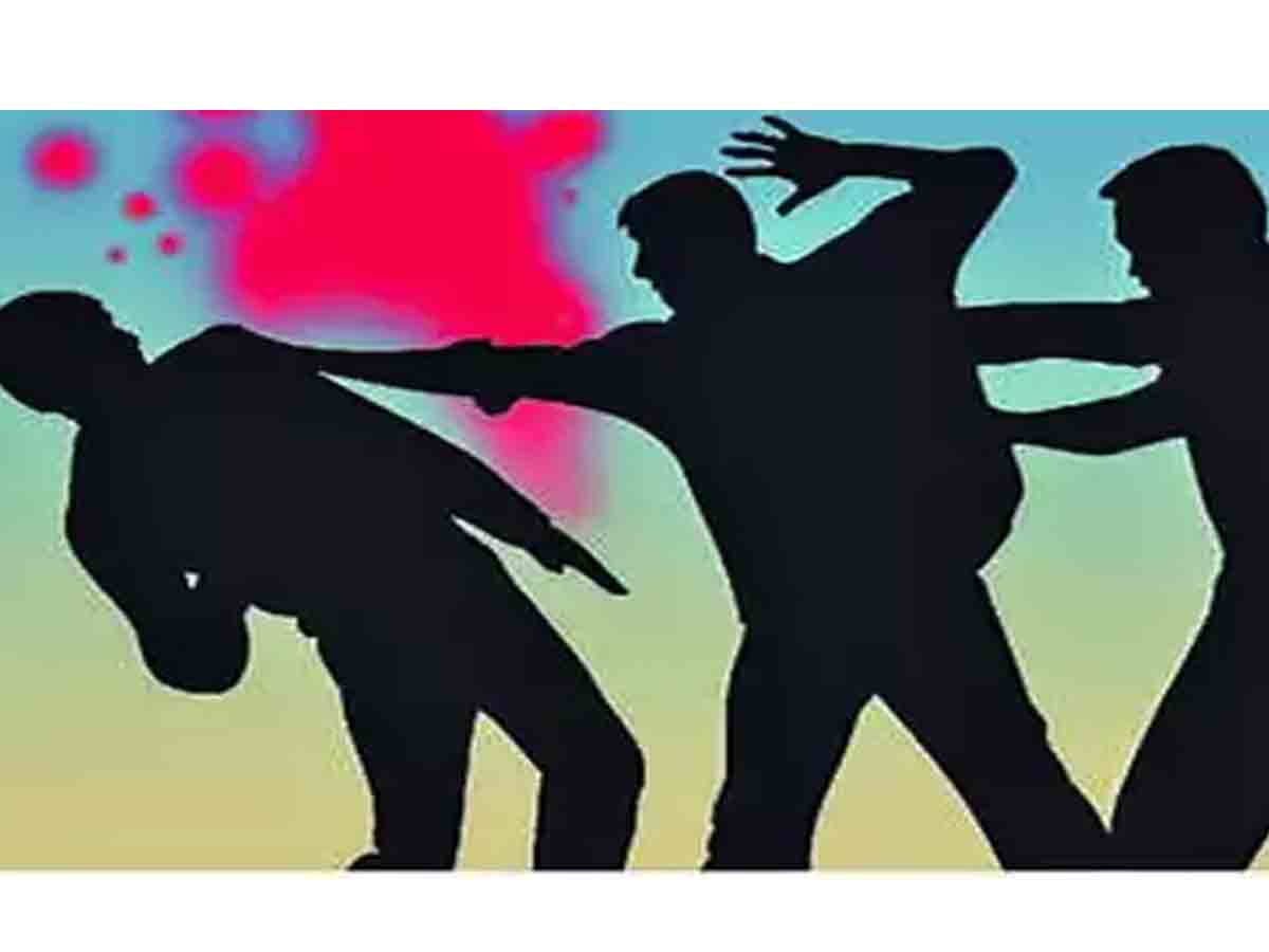 వైసీపీ నేత సుబ్బారావు గుప్తాపై మంత్రి అనుచరుల దాడి ..