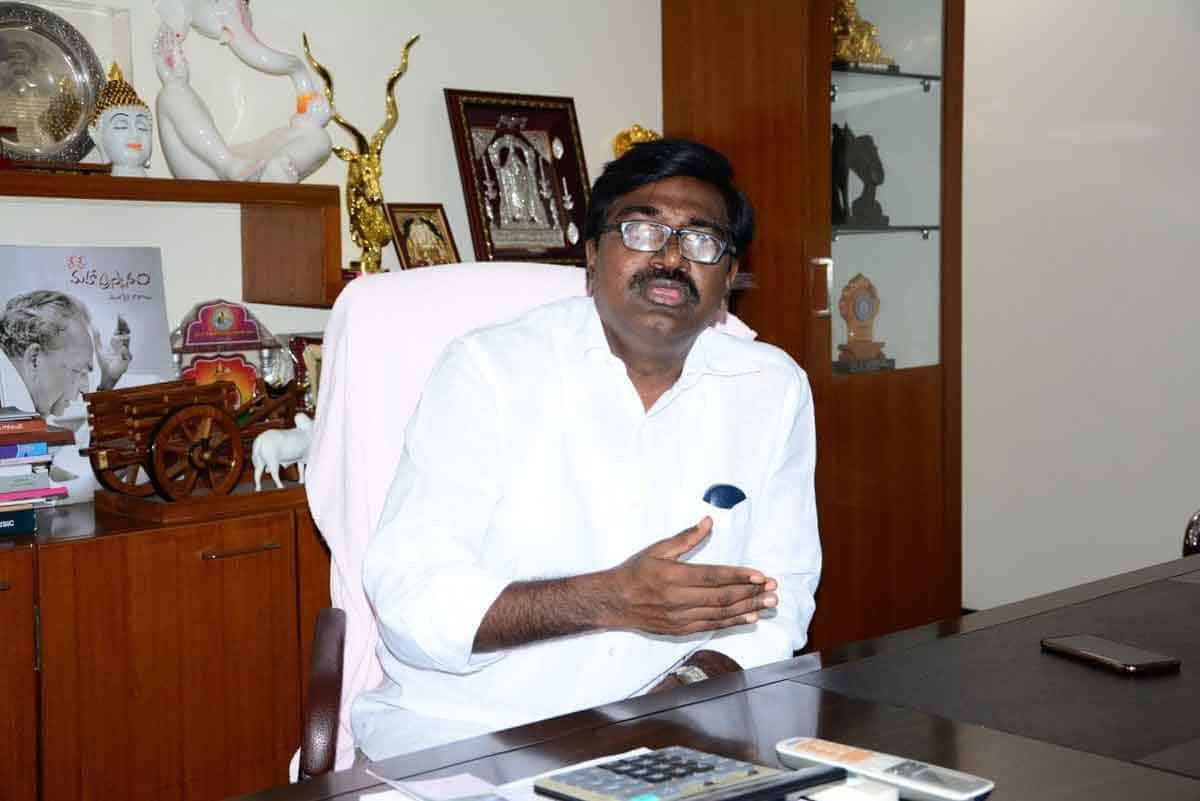 అభివృద్ధిలో రాజకీయాలుండవు