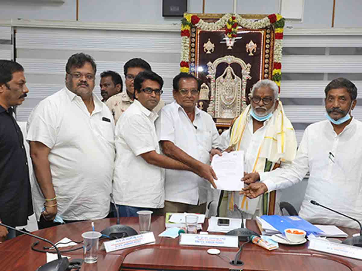 ఎస్వీ అన్న‌ప్ర‌సాదం ట్ర‌స్టుకు రూ. 40లక్షలు విరాళం అందజేత..