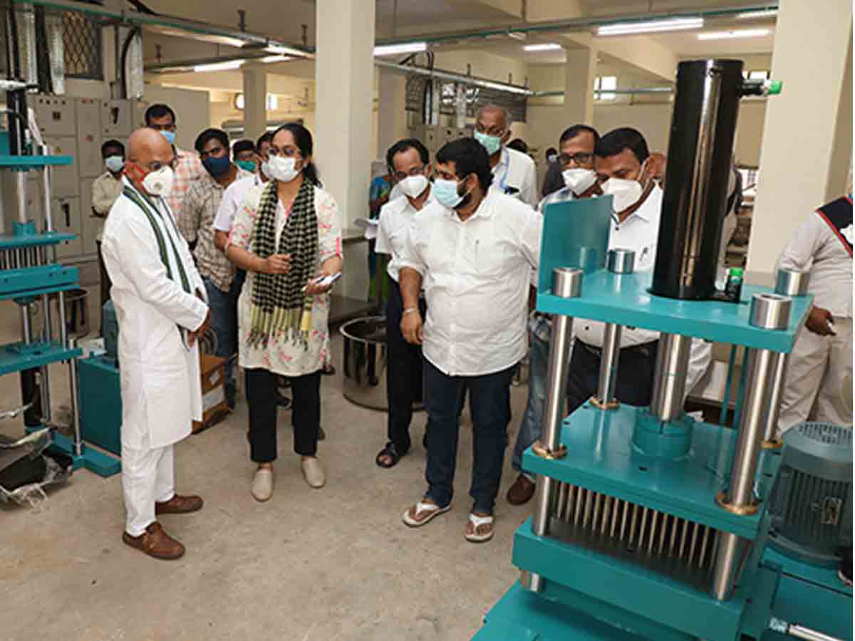 15 ర‌కాల పంచ‌గ‌వ్య ఉత్పత్తులు సిద్ధం చేయాలి : టీటీడీ ఈవో