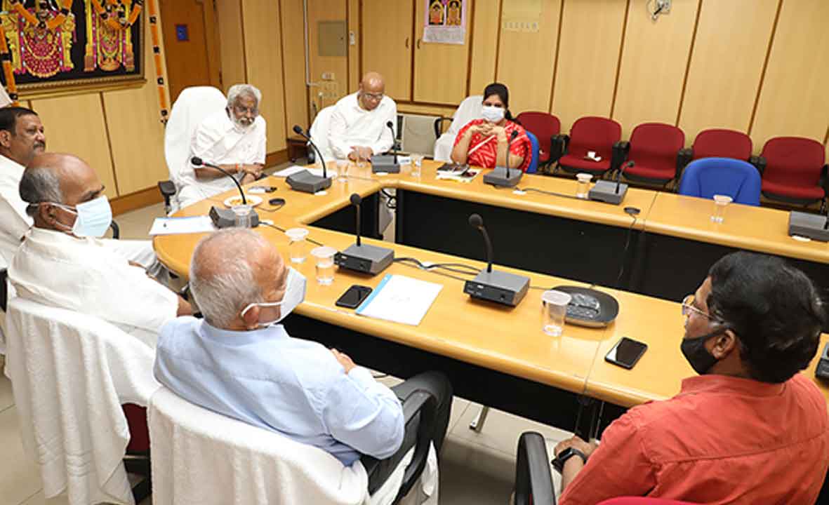 నెలాఖరులోగా అప్ ఘాట్ రోడ్ మరమ్మతులు పూర్తి చేయాలి : టీటీడీ చైర్మన్