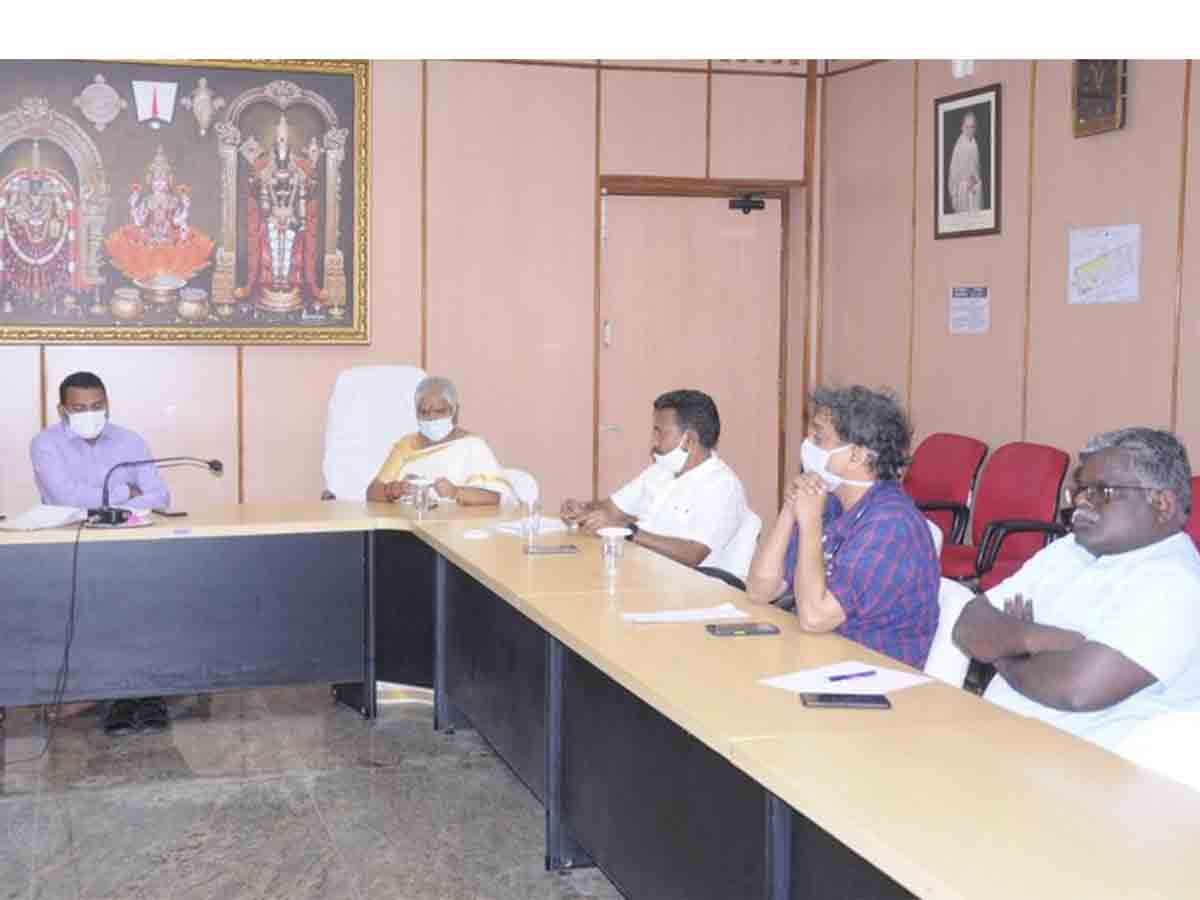 స్విమ్స్‌లో వసతులను అందుబాటులోకి తీసుకురావాలి : టీటీడీ జేఈవో