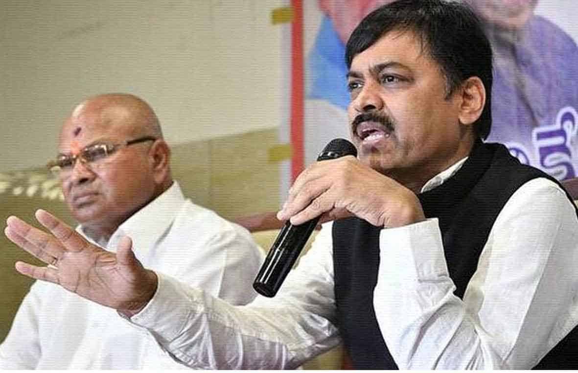 నాడు పరిశ్రమలపై, నేడు సినిమాపై ..