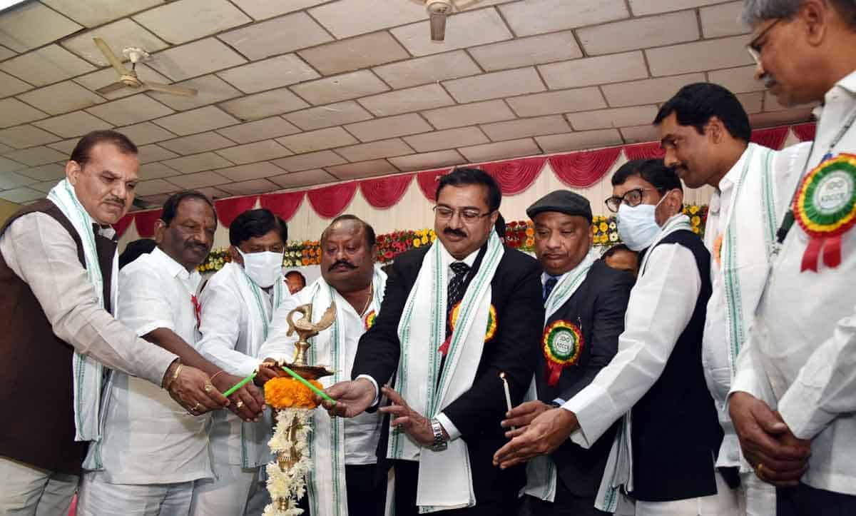 కేడీసీసీబీ దేశానికే దిక్సూచి