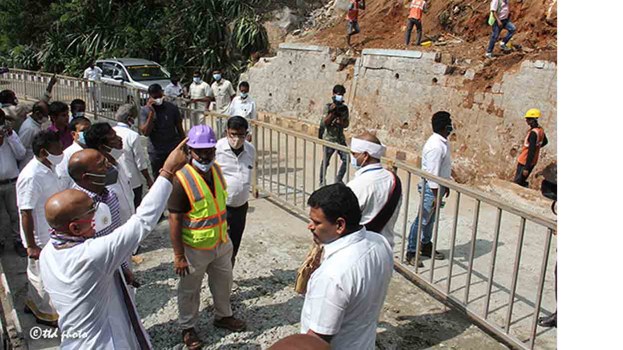 స్వామివారే భక్తులను కాపాడారు : టీటీడీ ఈవో