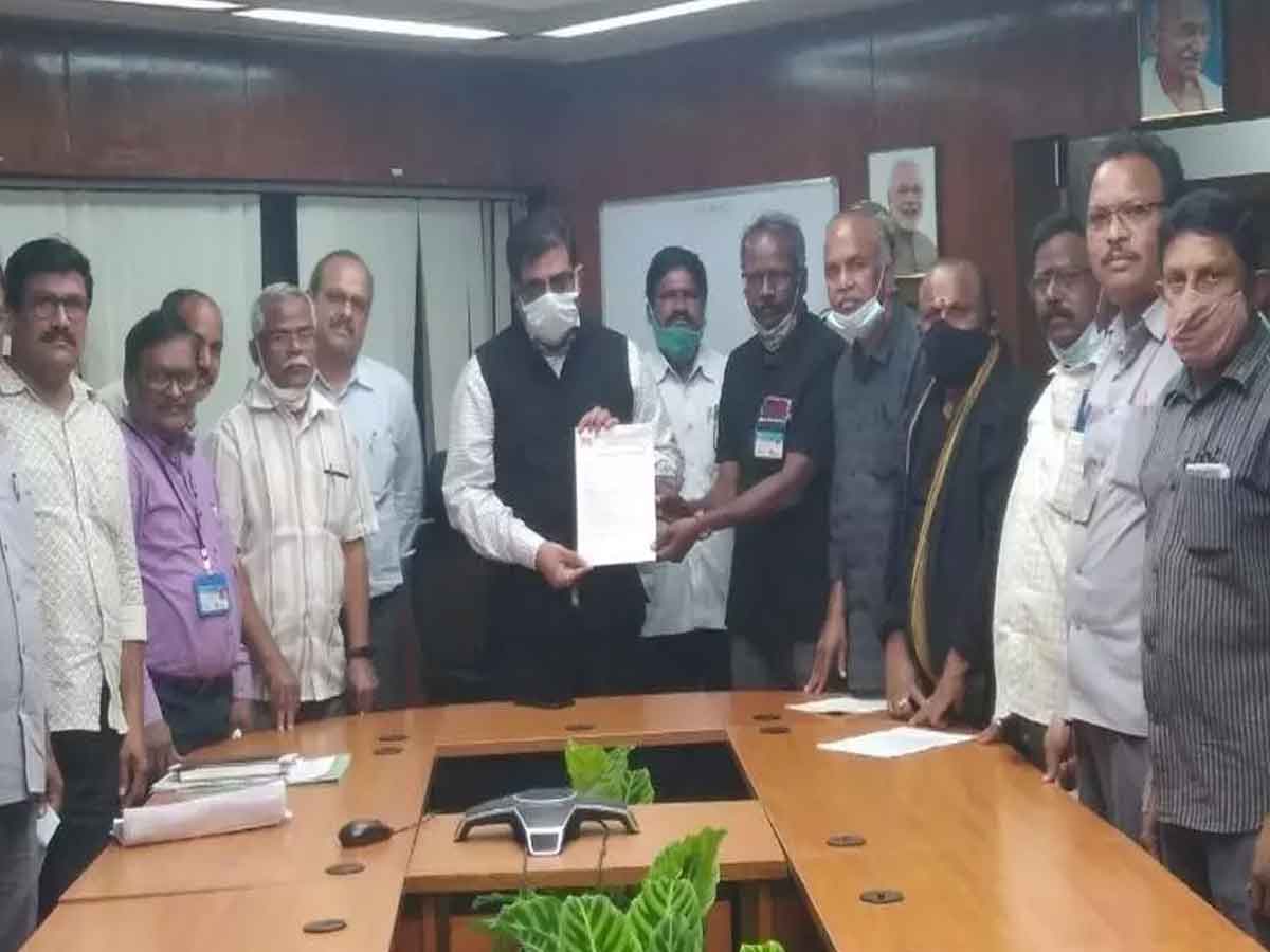 Visaka Steel Plant : విశాఖ స్టీల్ ప్లాంట్లో సమ్మె నోటీసు