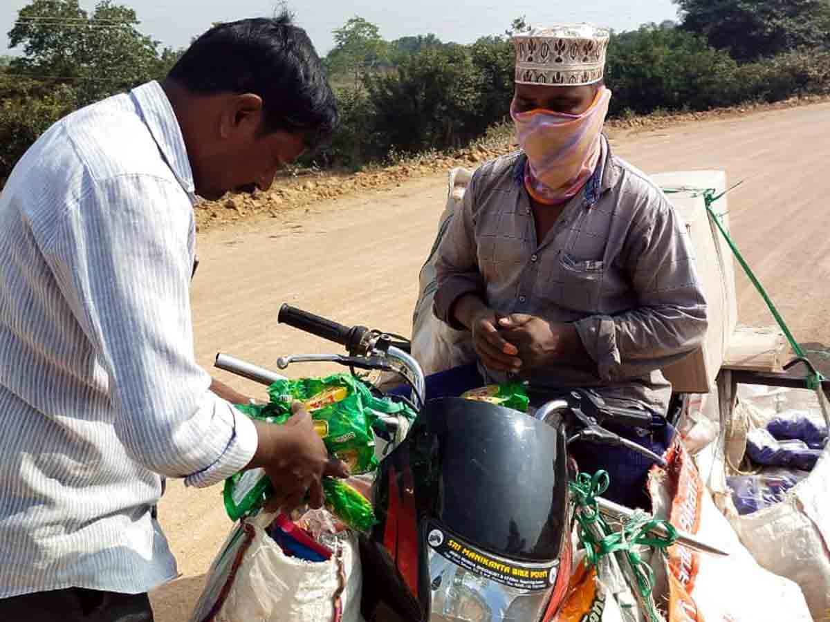 Vikarabad : నిషేదిత పదార్థాలు విక్రయిస్తే చర్యలు.. గుట్కా ప్యాకేట్లు స్వాదీనం