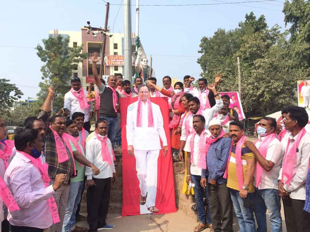 ‘రైతు’బంధు దరహాసం