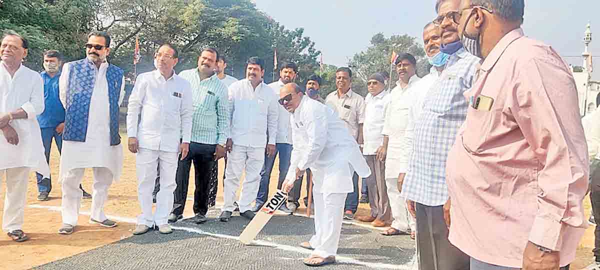 కురుమలు అన్ని రంగాల్లో రాణించాలి