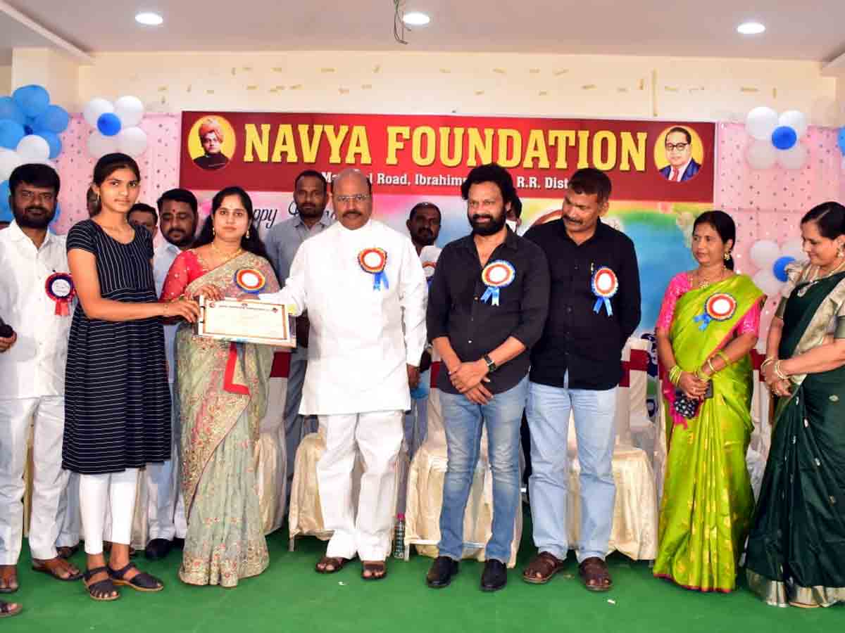 Rangareddy : స్వచ్ఛంద సంస్థలు సేవాభావంతో ముందుకు సాగాలి.. ఎమ్మెల్యే మంచిరెడ్డి కిషన్‌రెడ్డి