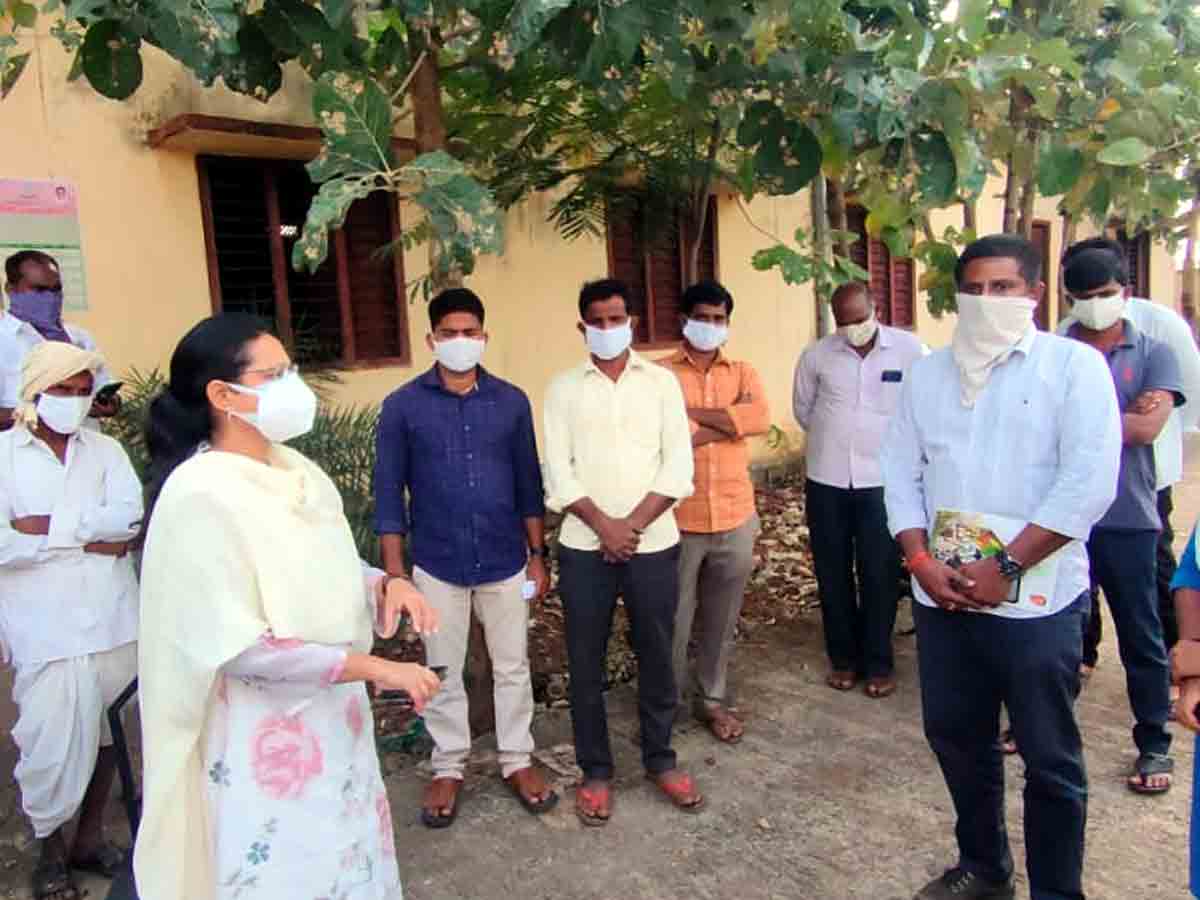 Vikarabad : యాసంగిలో వరికి బదులు ఆరుతడి పంటలు పండించుకోవాలి.. జిల్లా కలెక్టర్‌ నిఖిల