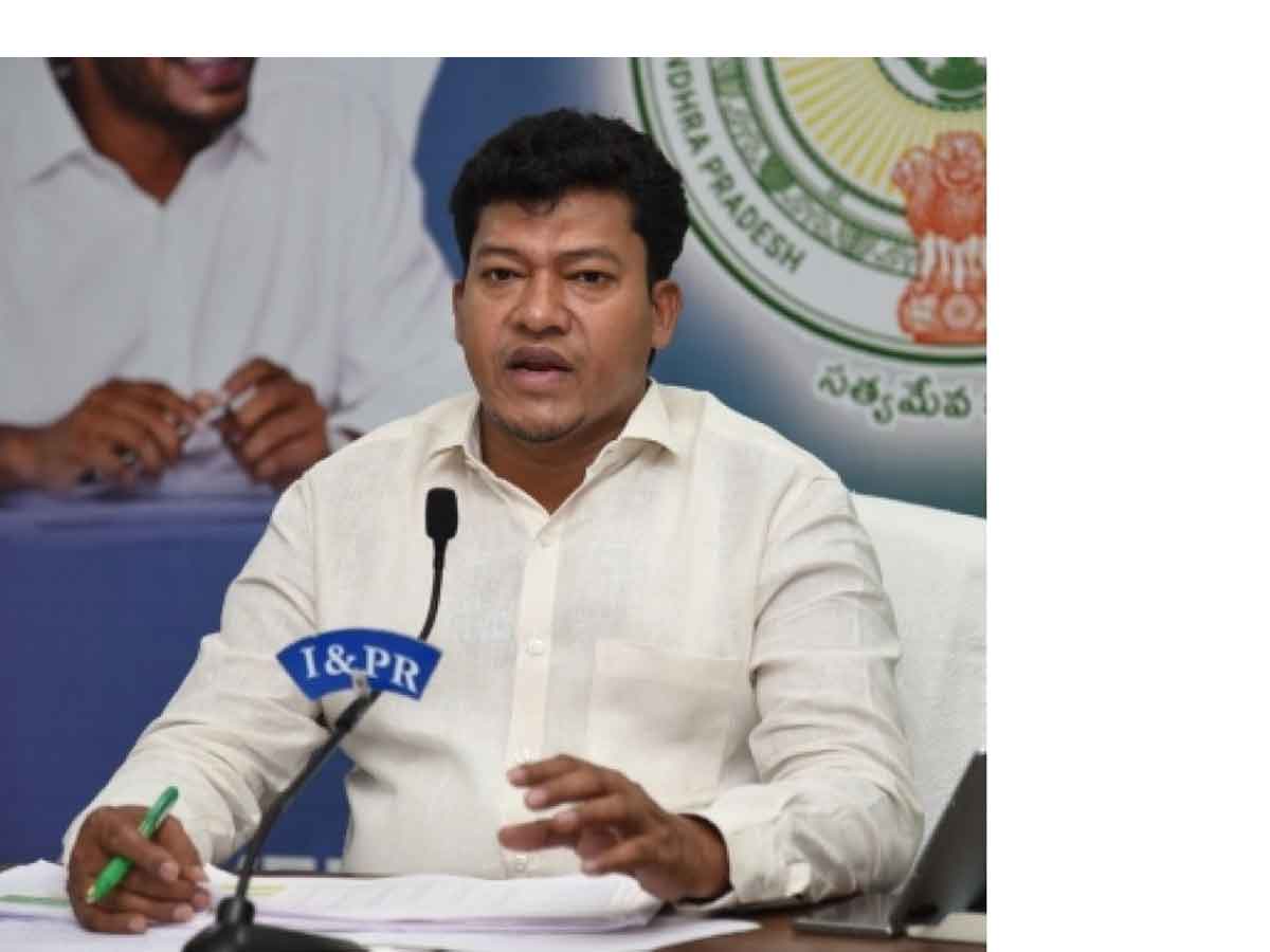 మంత్రి వ్యాఖ్యలకు నిరసనగా     ఏపీలో వీఆర్వోల నిరసనలు..