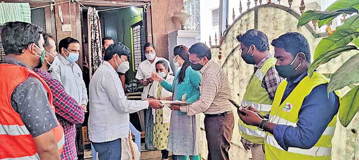 వృద్ధులకు ఇంటివద్దనే టీకా