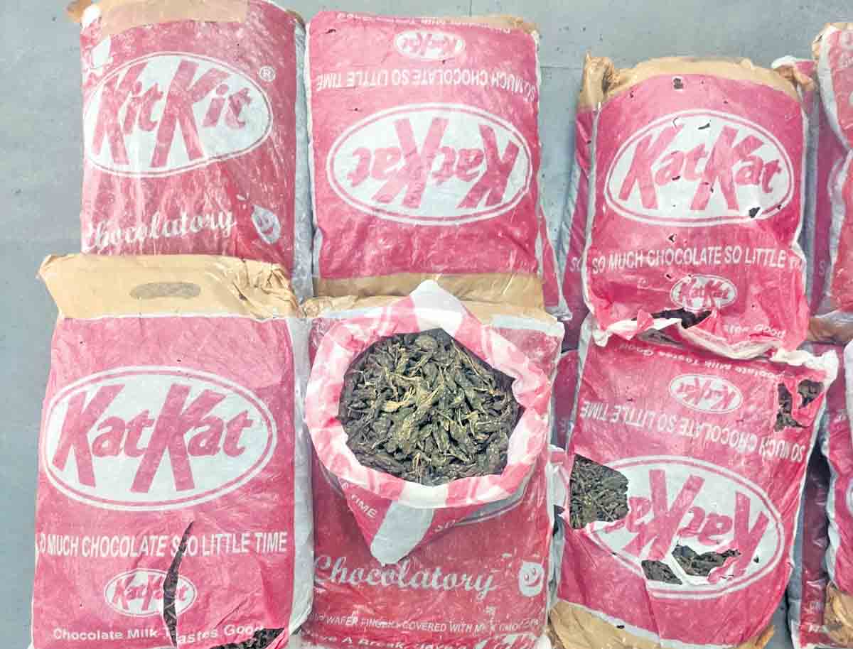 మాసిన చొక్కా.. చినిగిన సంచి