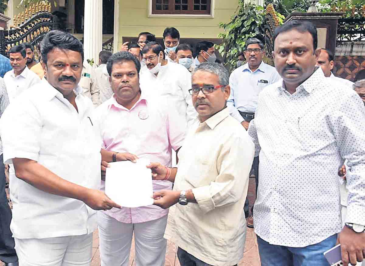 పేదలకు అండగా ప్రభుత్వం