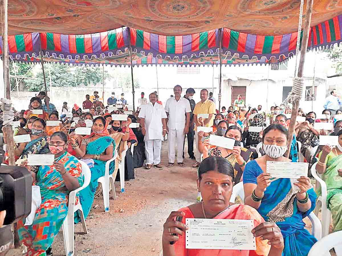 పేదింటి ఆడబిడ్డలకు పెద్దన్న సీఎం కేసీఆర్‌