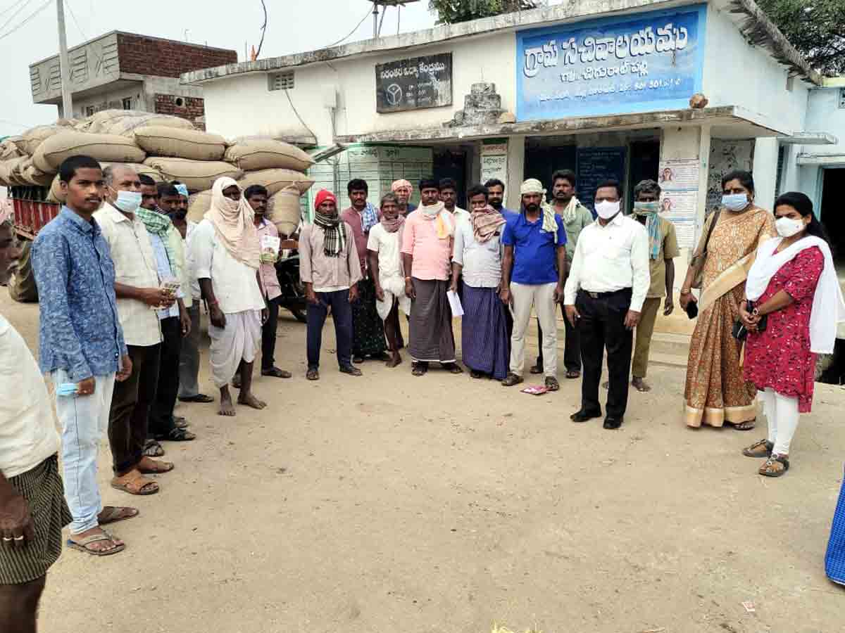 Vikarabad : నాణ్యమైన ధాన్యం తీసుకొచ్చి మద్దతు ధర పొందాలి.. వ్యవసాయధికారి గోపాల్‌