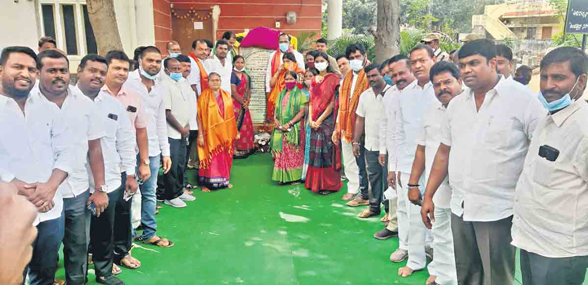 రైతులు ఇబ్బందులు పడొద్దనే.. ఇతర పంటలు