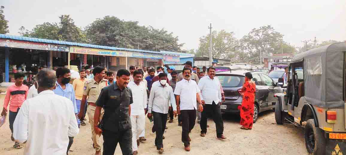 ఆక్రమణదారులపై చర్యలు తీసుకోవాలి