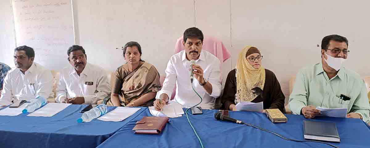 అధికారులు జవాబుదారీతనంతో పనిచేయాలి