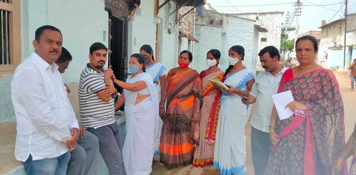 వ్యాక్సినేషన్‌ వందశాతం పూర్తి చేయాలి