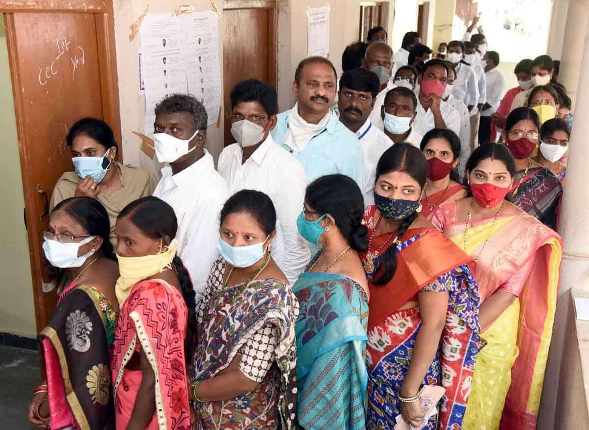 ఓటెత్తిన లీడర్స్‌పోలింగ్‌ 97.01%