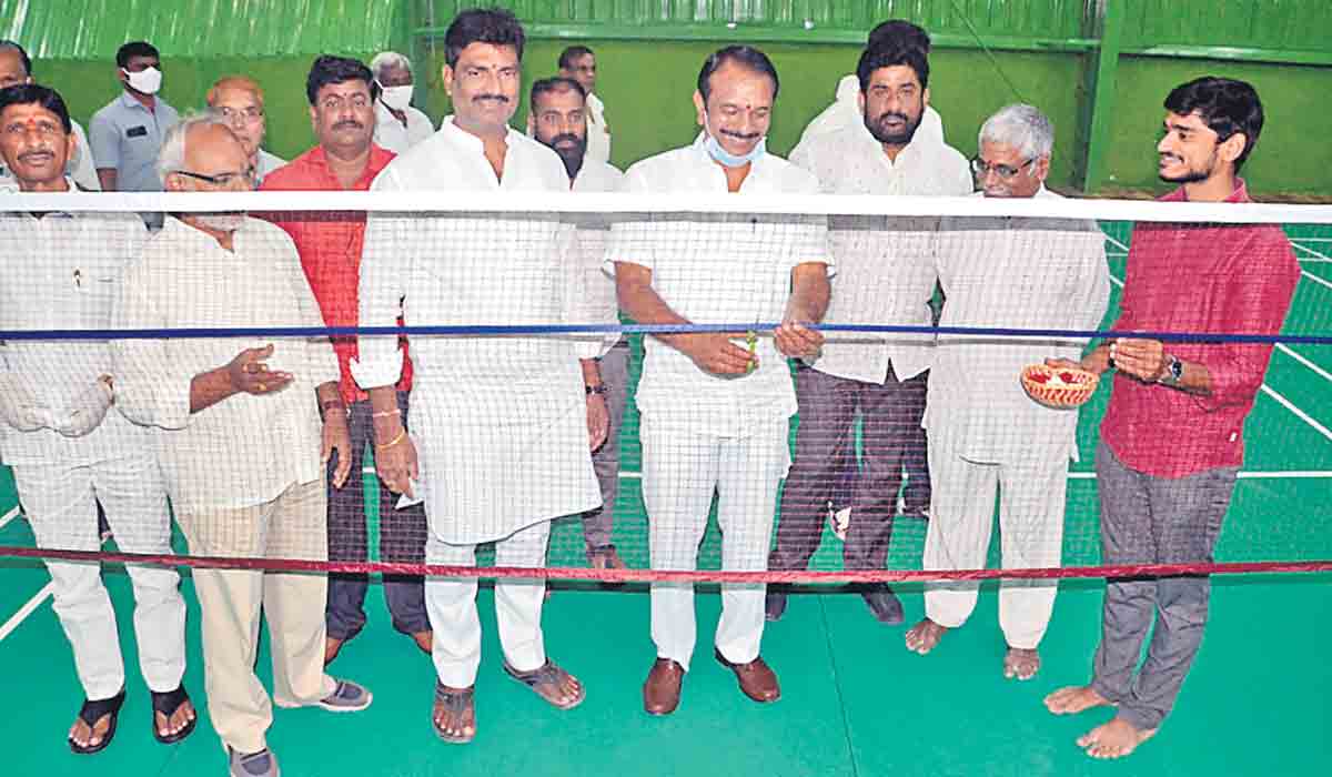 యువతరం క్రీడల్లో రాణించాలి