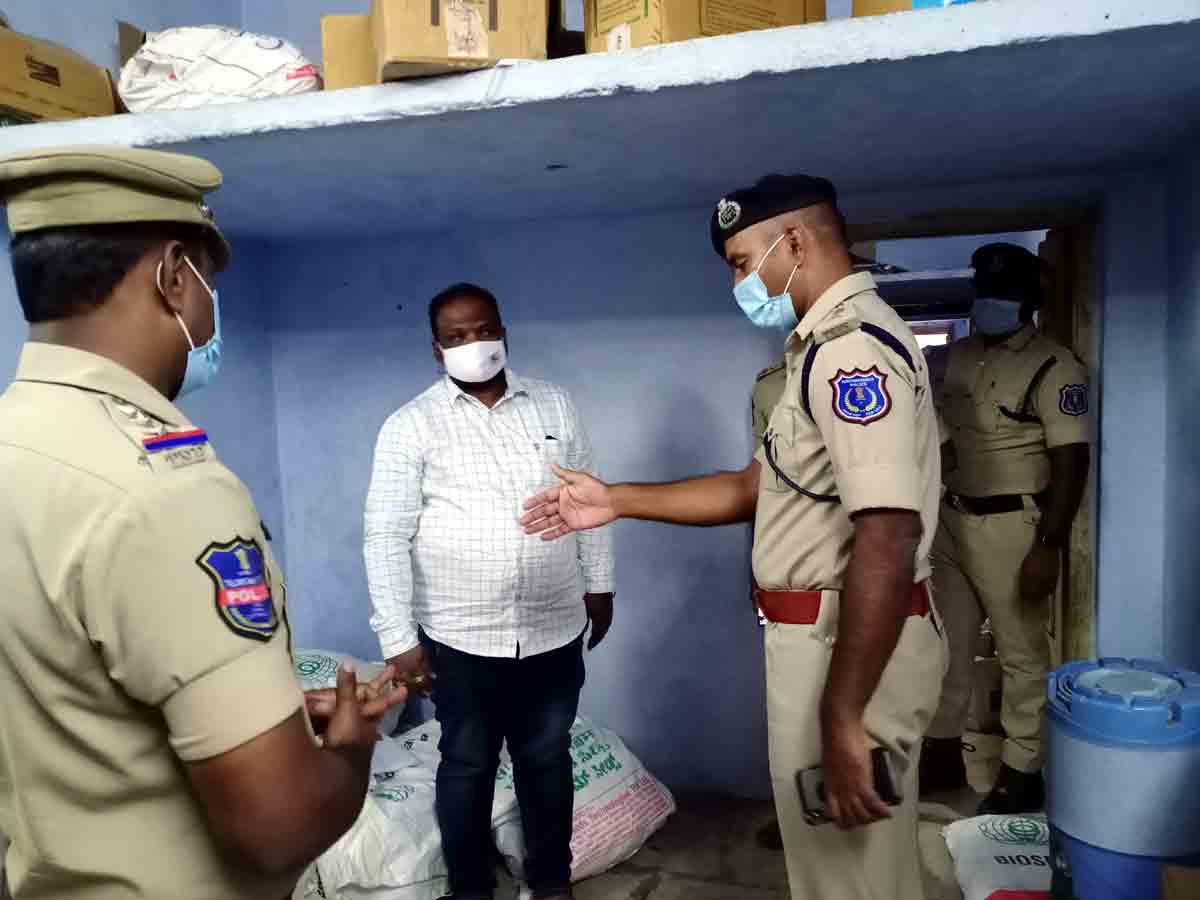 Valigonda : నేరాల నియంత్రణకు సీసీ కెమెరాలు ఏర్పాటు చేసుకోవాలి.. డీసీపీ నారాయణరెడ్డి