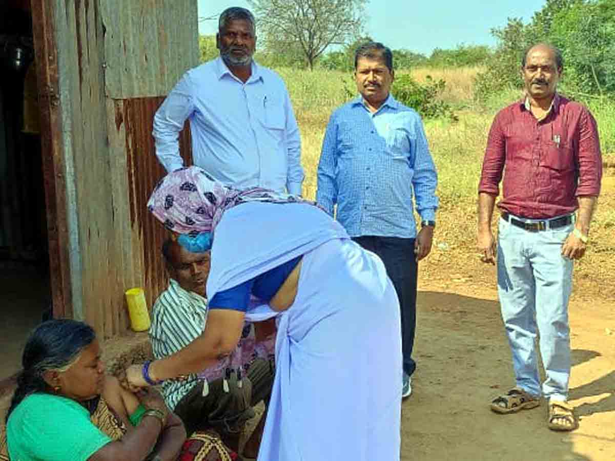 Vikarabad : 100శాతం వ్యాక్సినేషన్‌ పూర్తిచేయాలి.. జడ్పీ సీఈవో జానకిరెడ్డి