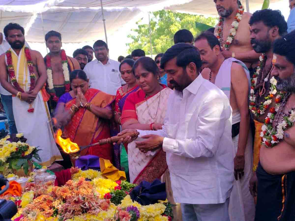 Suryapet : మహాపడి పూజలో మంత్రి జగదీష్‌రెడ్డి దంపతులు..