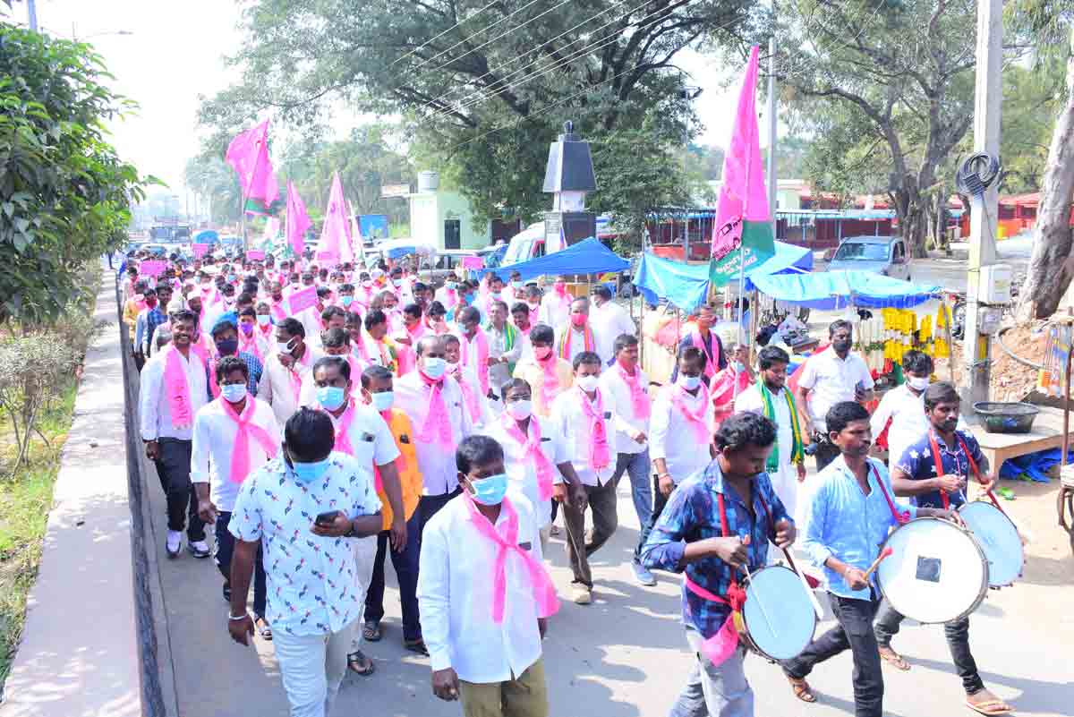 కొనేదాకా.. కొట్లాటే