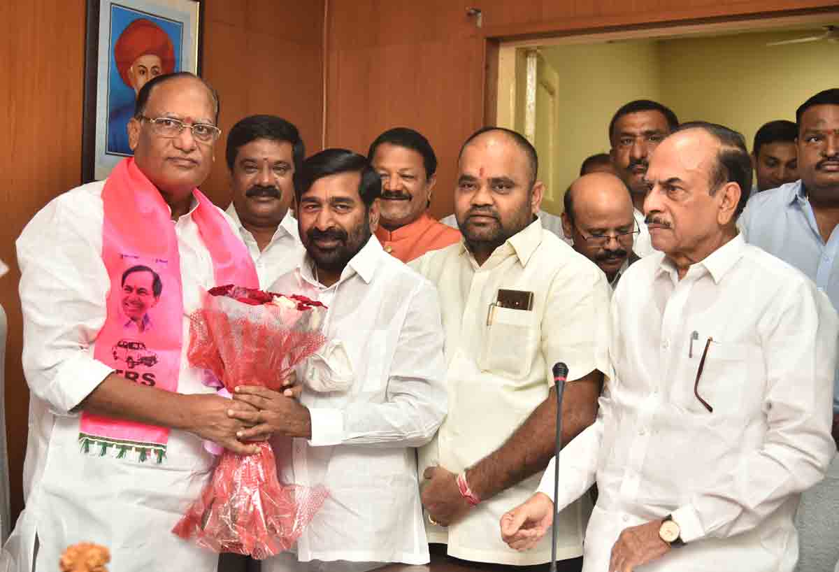 ఎమ్మెల్సీగా గుత్తా ప్రమాణ స్వీకారం