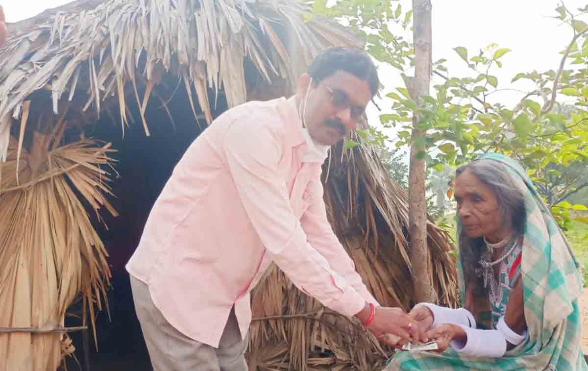 ఆ నలుగురి పింఛన్‌ పునరుద్ధరణ