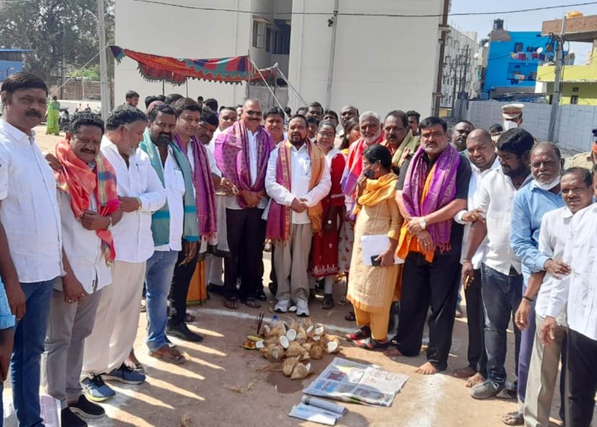 Double bed room | నిరుపేదల ఆత్మగౌరవానికి ప్ర‌తీక డబుల్‌ ఇండ్లు :  ఎమ్మెల్యే సాయన్న