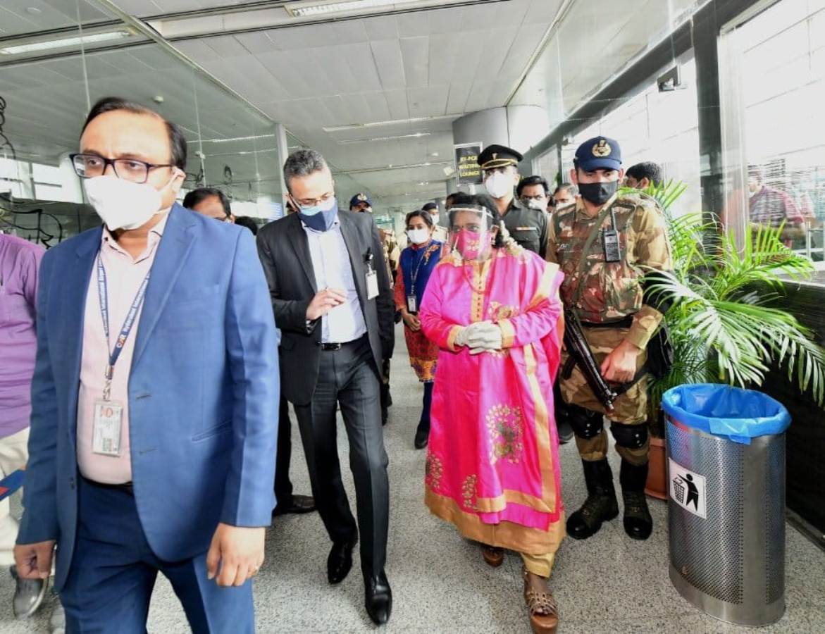 Shamshabad airport | శంషాబాద్‌ ఎయిర్‌పోర్టును సందర్శించిన గవర్నర్‌ తమిళ సై